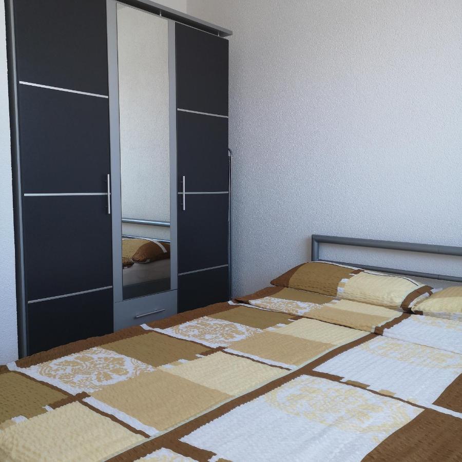 Noll Apartment *